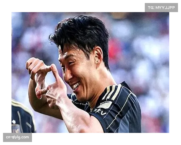 特写：终场哨响，老将沃克与孙兴慜交换球衣