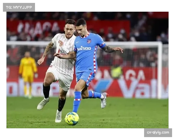 雨战中的坚守:随军远征的千名马竞球迷高歌至终场 雨战中的坚守:随军远征的千名马竞球迷高歌至终场